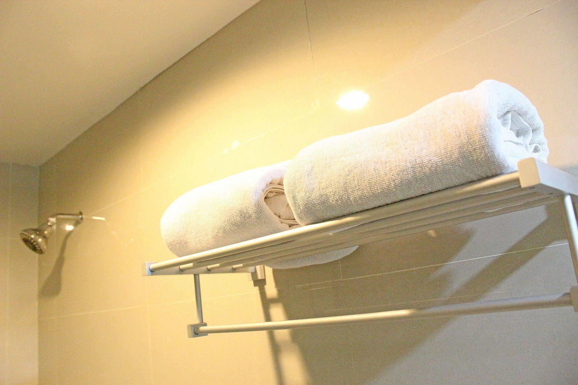 Zen Rooms Rujia Pecenongan Jacarta Exterior foto
