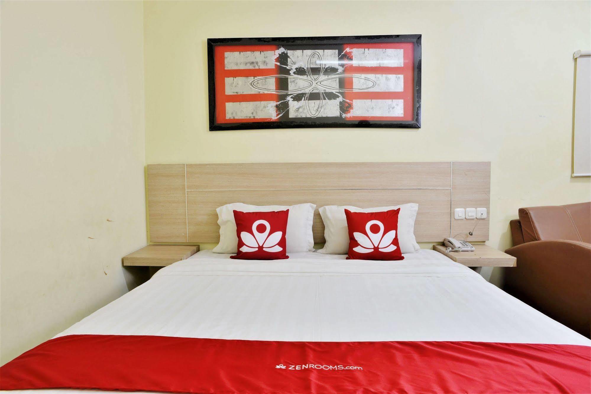 Zen Rooms Rujia Pecenongan Jacarta Exterior foto