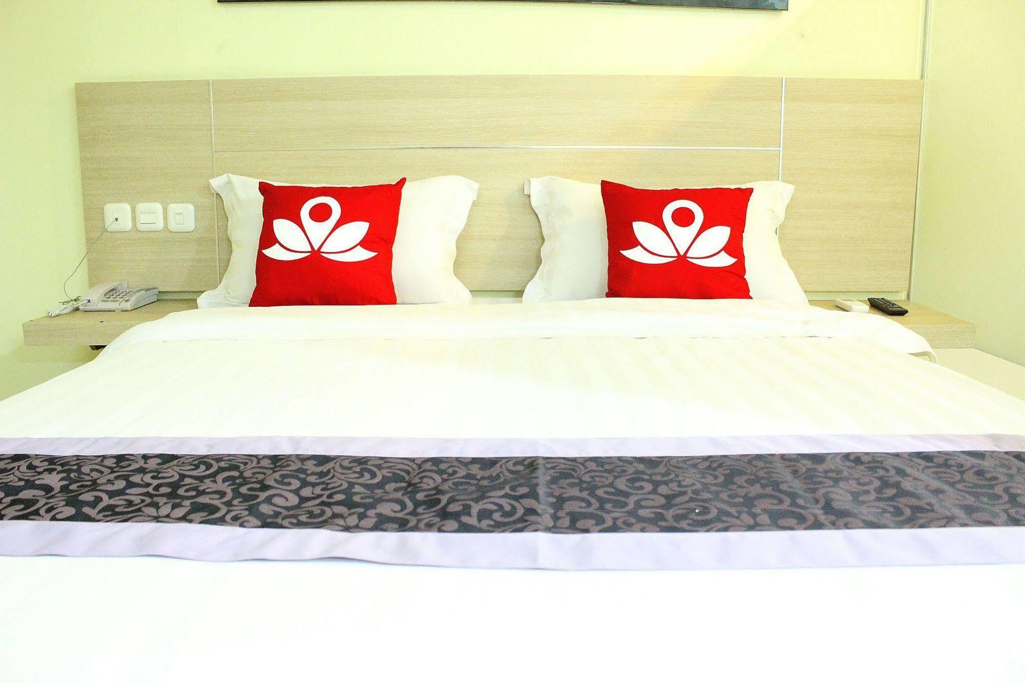 Zen Rooms Rujia Pecenongan Jacarta Exterior foto