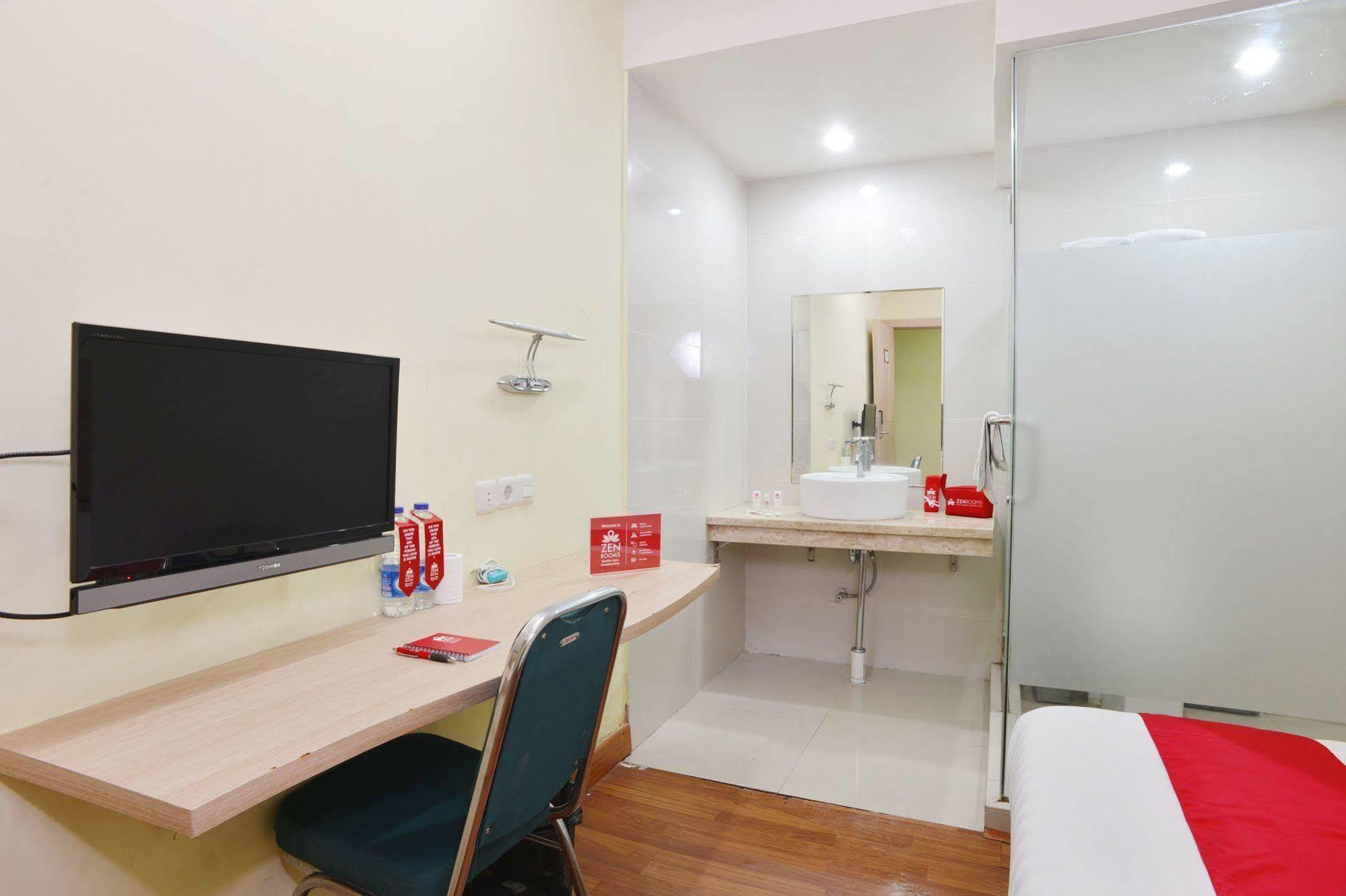 Zen Rooms Rujia Pecenongan Jacarta Exterior foto