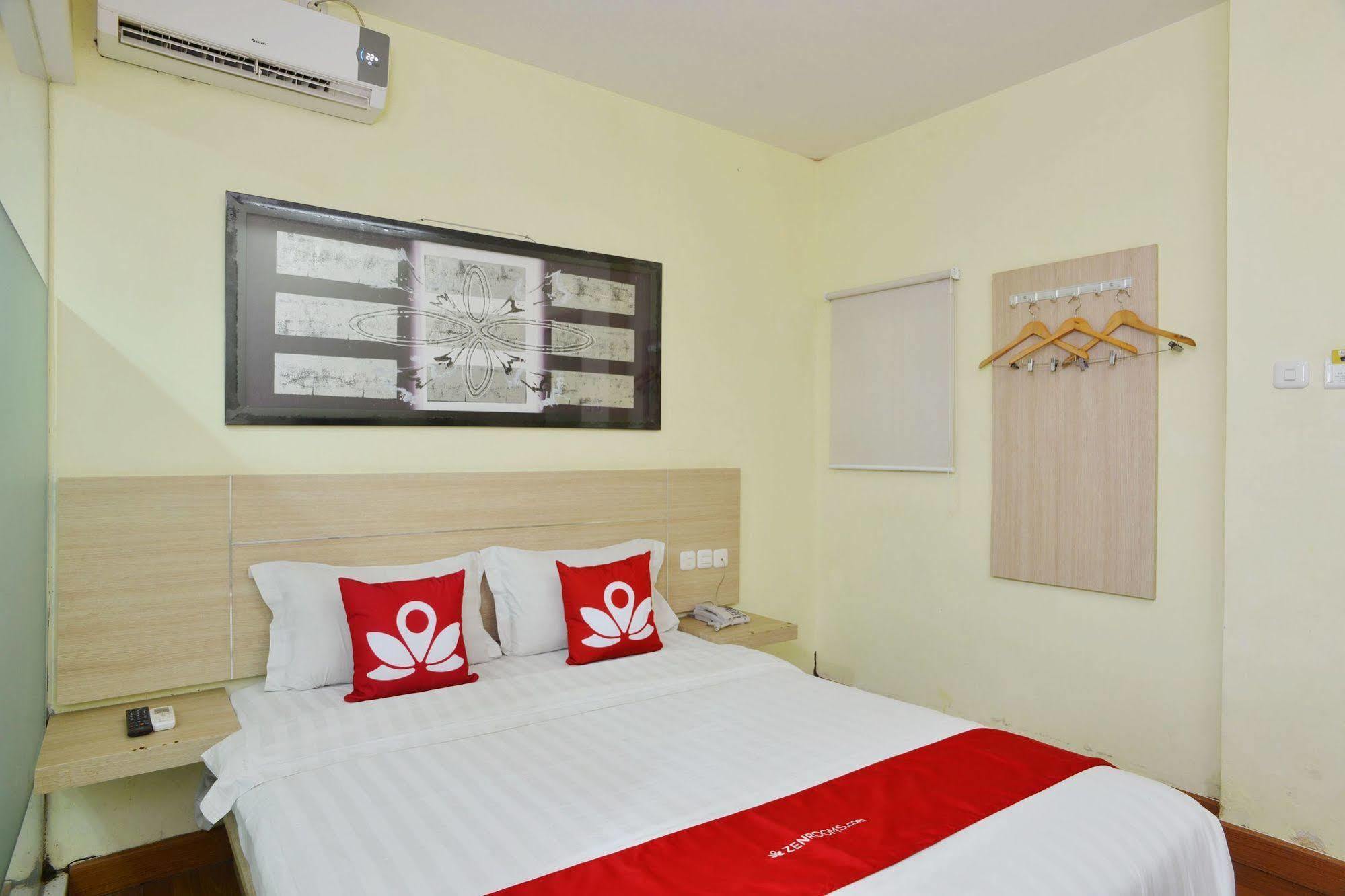 Zen Rooms Rujia Pecenongan Jacarta Exterior foto